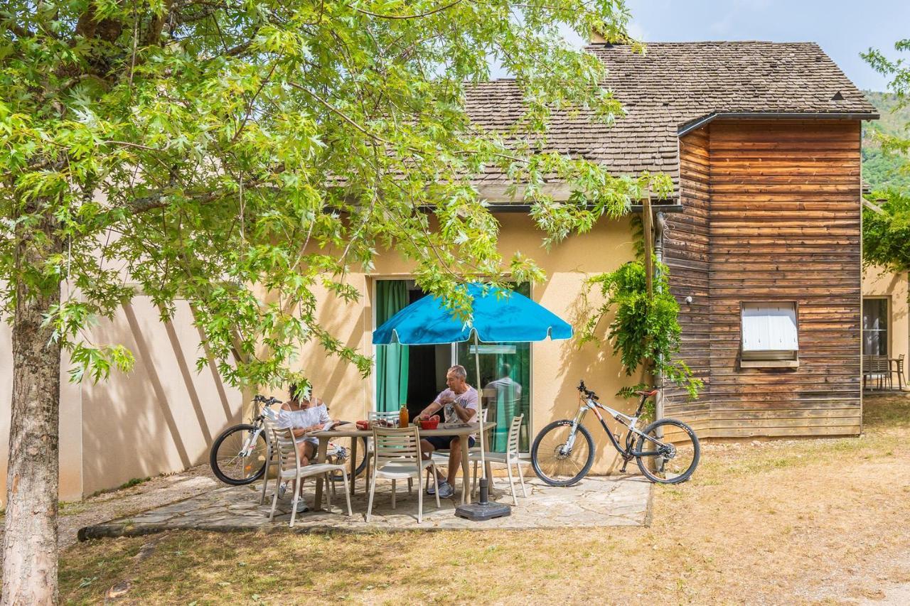 Village de gîtes de Blajoux Quezac  Extérieur photo
